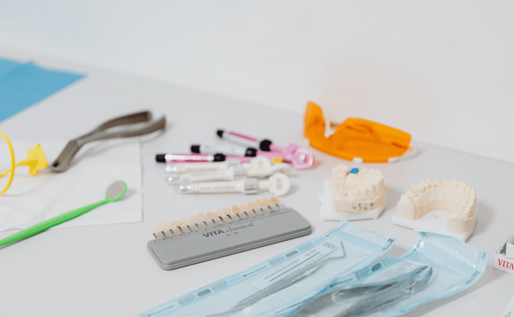 通常のインプラントとオールオンフォー（全顎治療）でのダウンタイムの違い