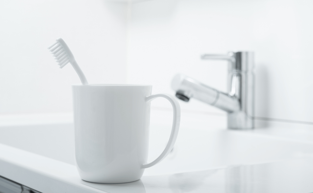 インビザラインで歯磨きできない時はどうする？外出先・学校・食後の対処法とNG行動を解説